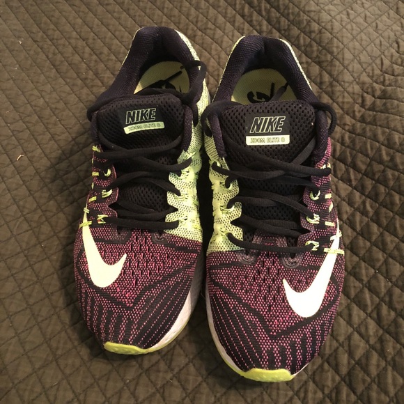 Nike’s - Picture 2 of 2